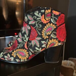 Crown Vintage Black Floral Embroidered Ankle Boots